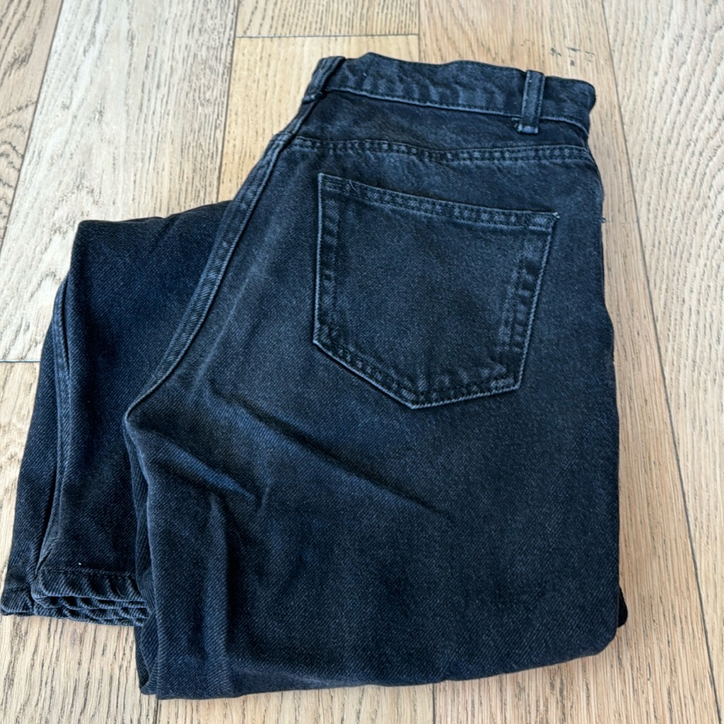 Reformation Jeans In Seattle Wash Size 25, Cropped Straight Leg